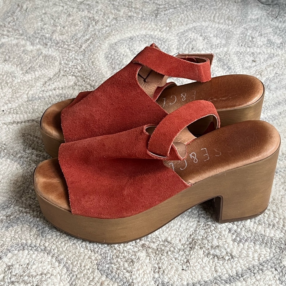Women’s clog heals